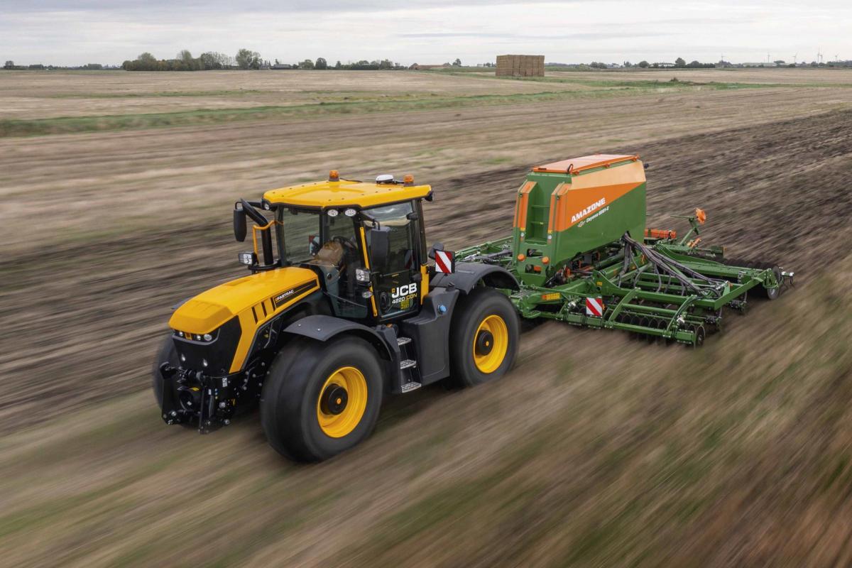 JCB has launched new Fastrac 4000 and 8000 Series tractors with an all-new electronics infrastructure.